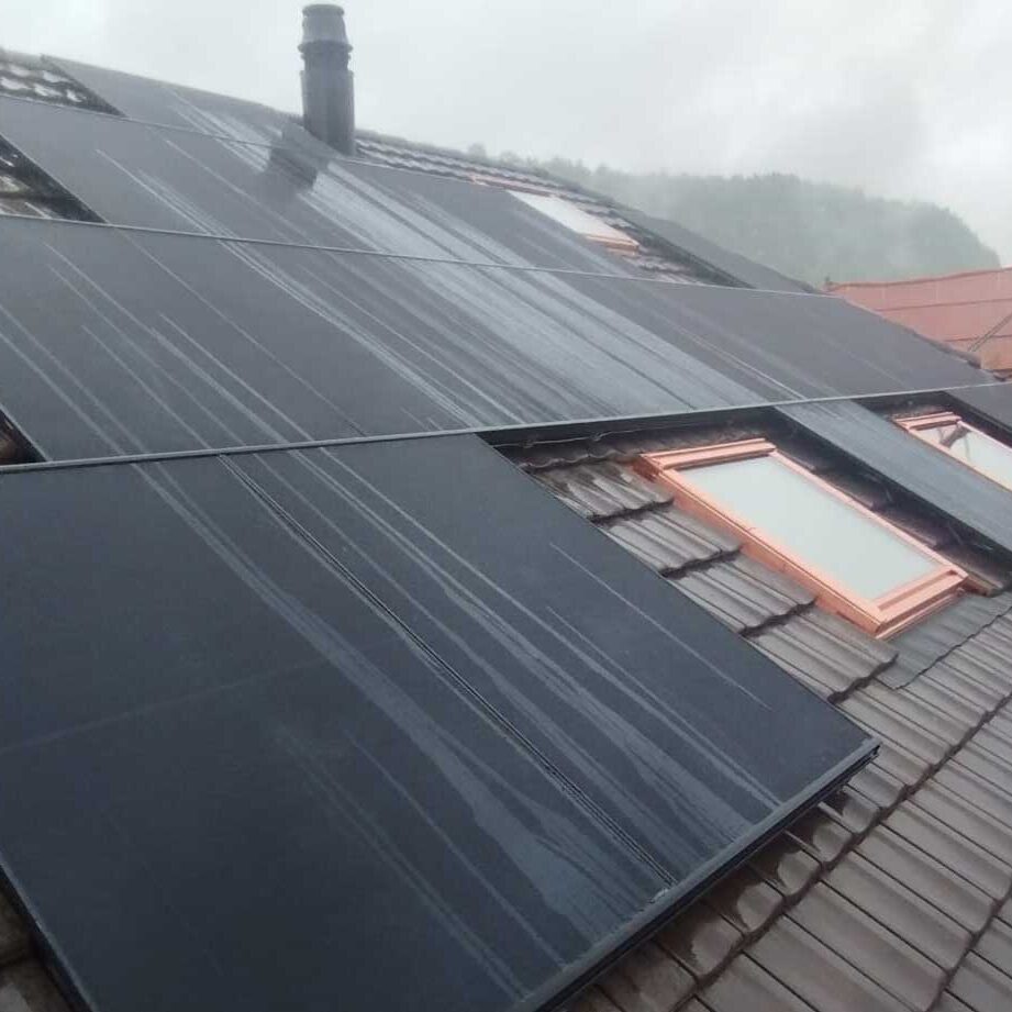 Aufdachanlage, Photovoltaikanlage mit Stromspeicher von Sonnen auf Einfamilienhaus in Duggingen. Alles aus eines Hand: allsol GmbH