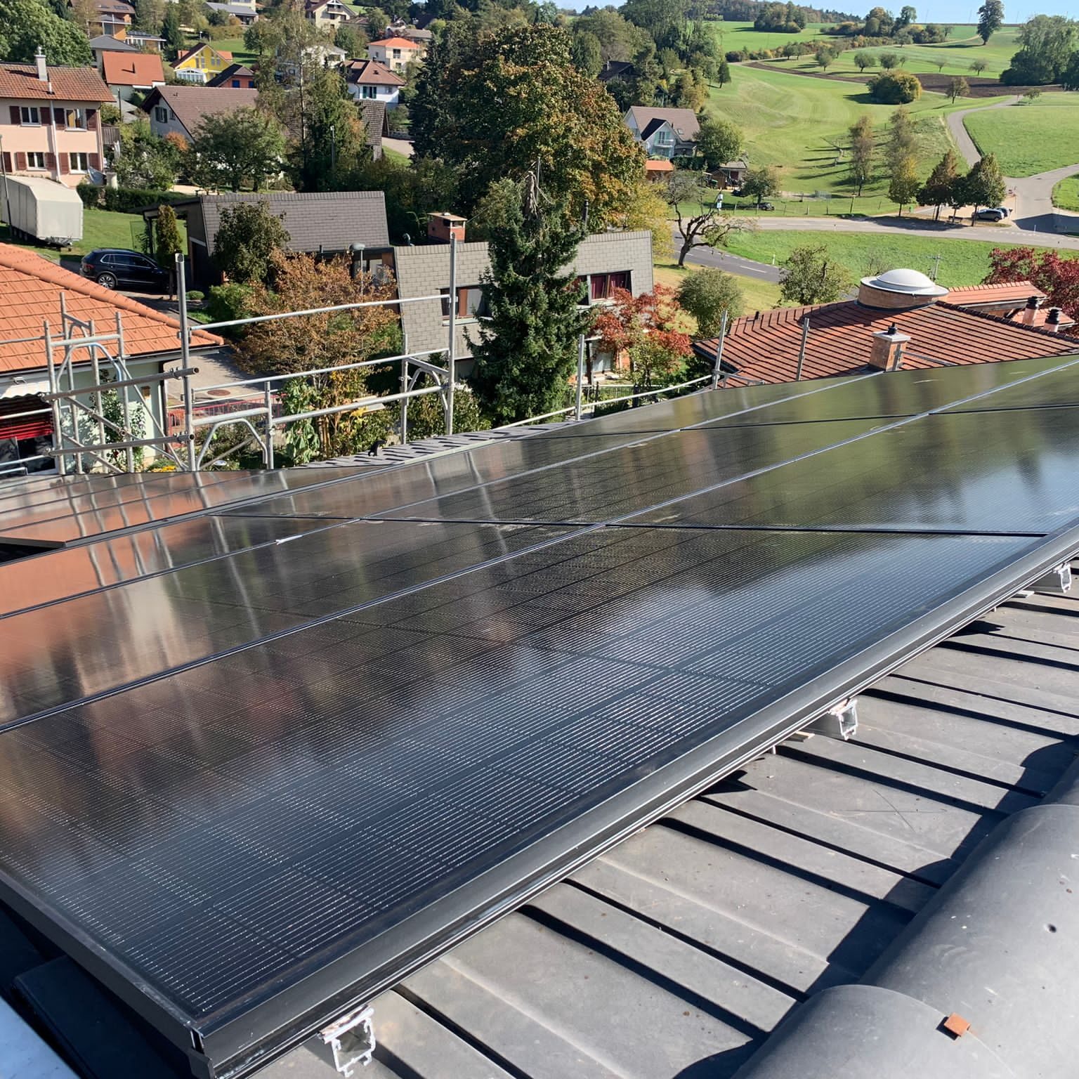 Photovoltaikanlage Gempen mit hoher Eigenverbrauchsquote danke Energiemanagementsystem